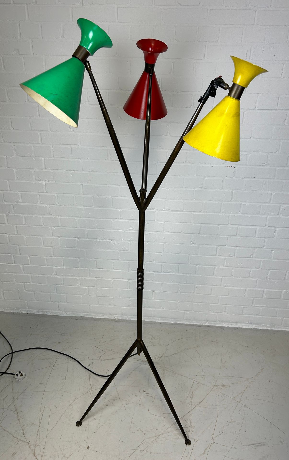 Null 一盏中世纪落地灯，带三盏灯，彩色金属灯罩（3）、 

176 厘米高