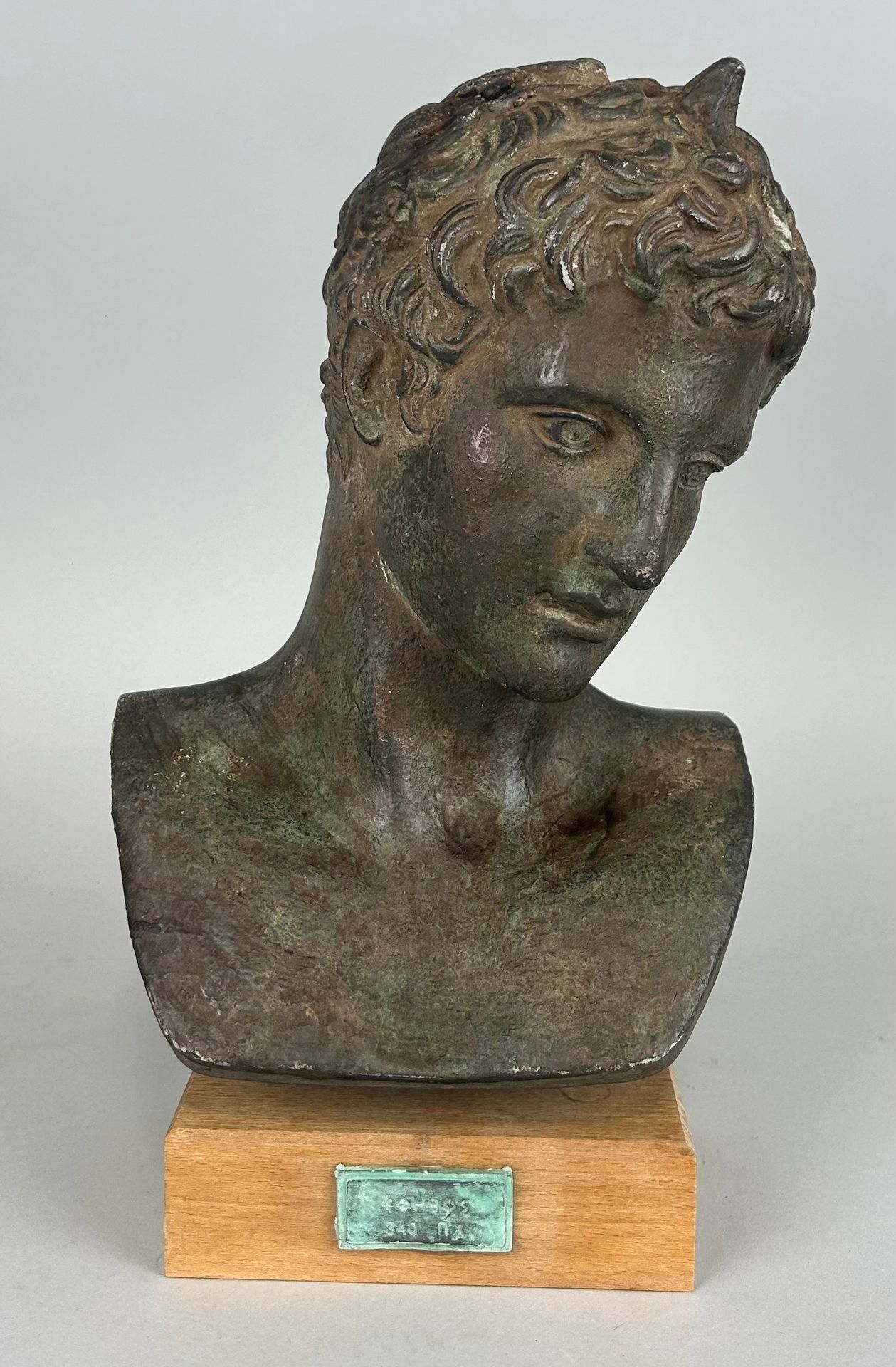 Null AFTER THE ANTIQUE: A CLASSICAL STYLE FAUX BRONZE PLASTER BUST OF A MAN'S HE&hellip;