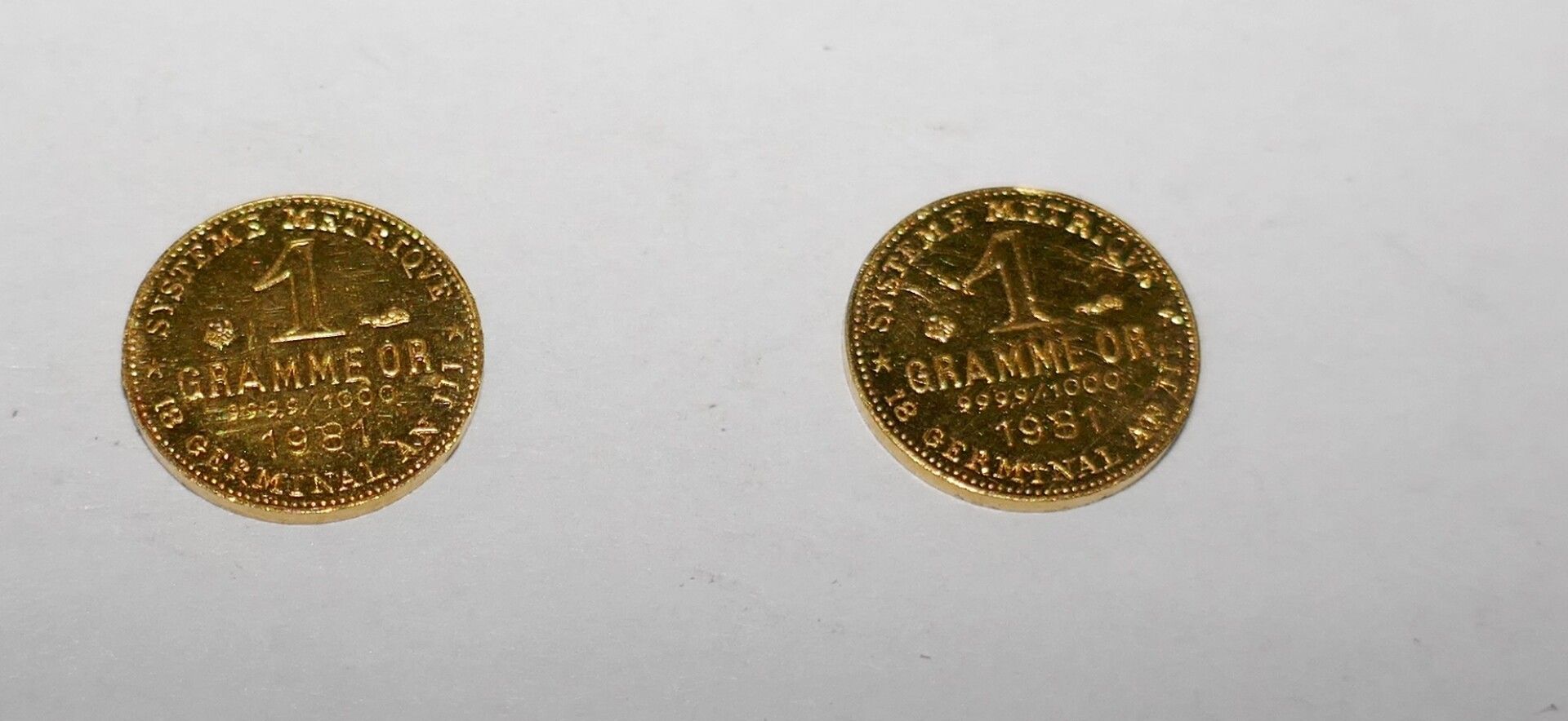 Null 2 médailles en or 24K 1 Gramme d'or 1981, Convention Révolution Française, &hellip;