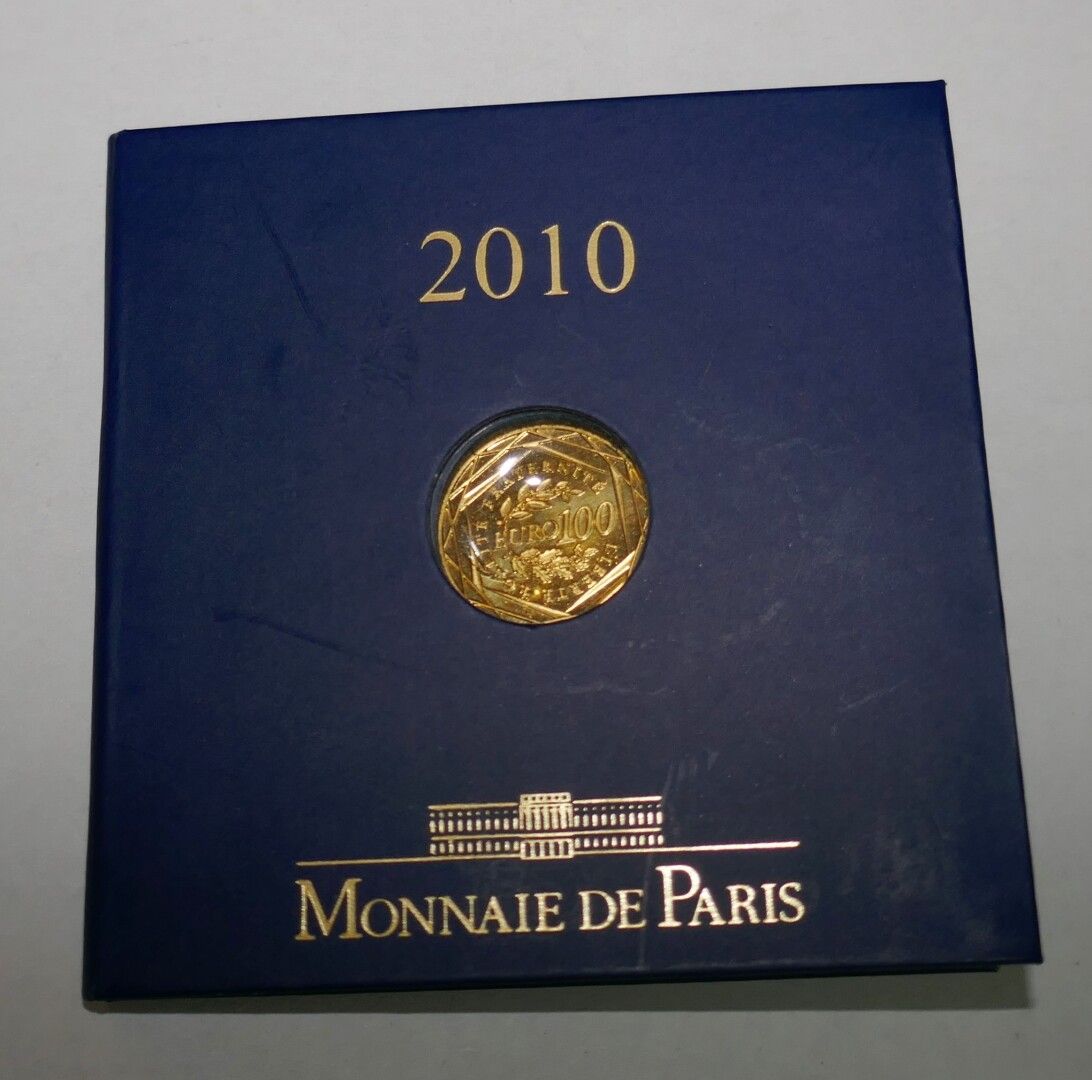 Null Eine 100-Euro-Münze 2010 aus 24 Karat Gold, 3,1 Gramm