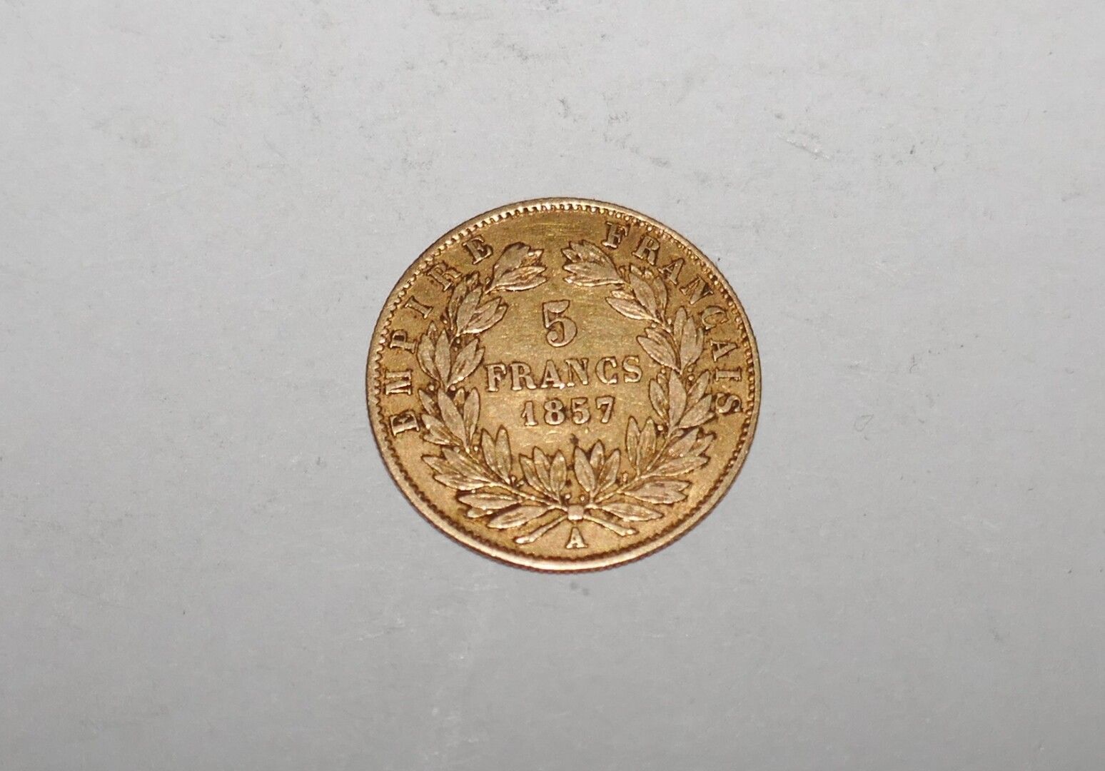 Null Una moneta d'oro da 5 franchi Napoleone III Testa Nuda 1857 A, 1,61 gr