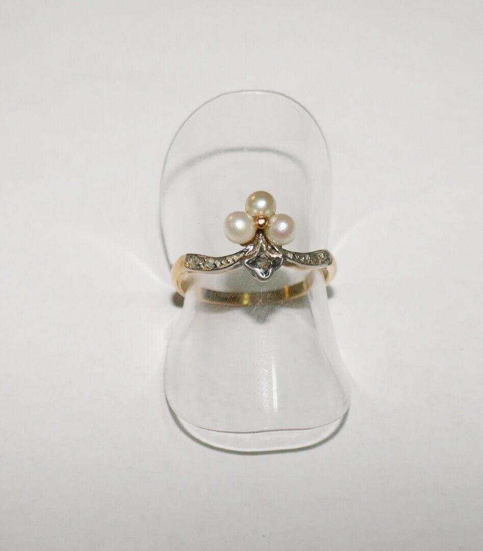 Null Herzogin Ring in Gold, 3 Perlen und Diamanten, PB 2,1 grs, TDD 51