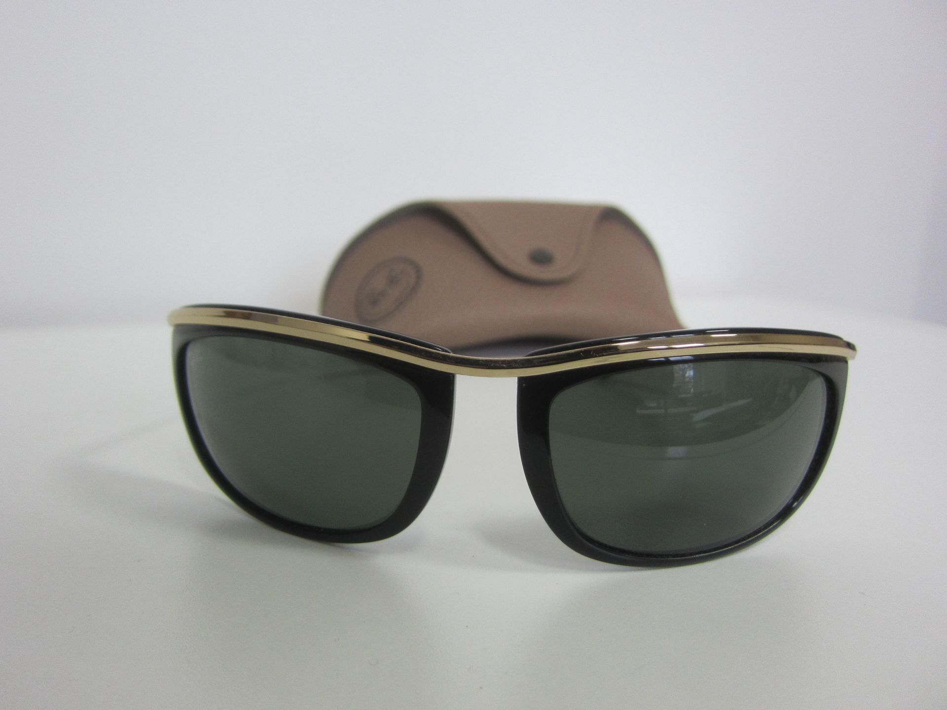 RAY BAN, sunglasses for men with leather case, good condition