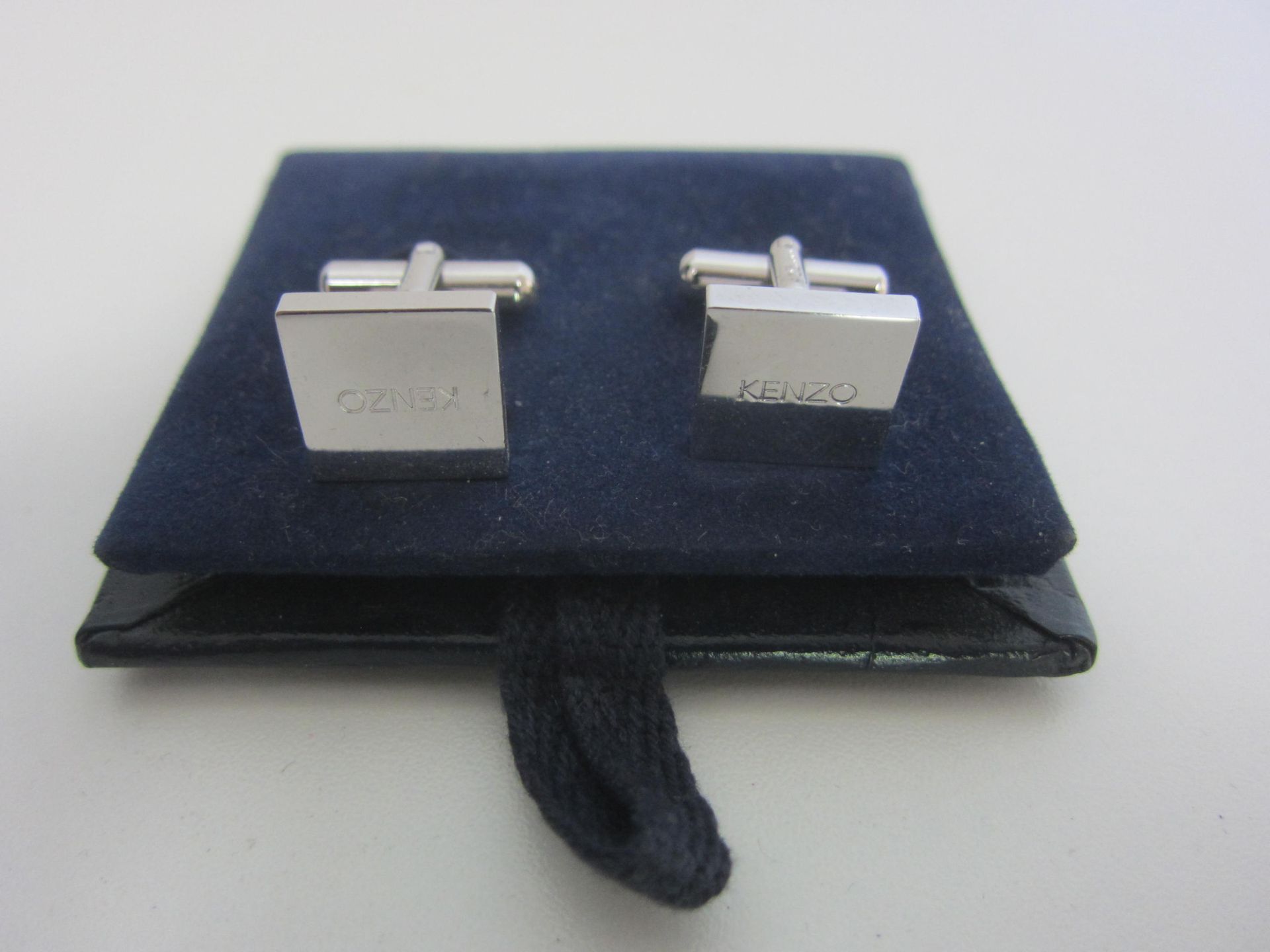 Null KENZO, pair of silver-plated cufflinks, good condition