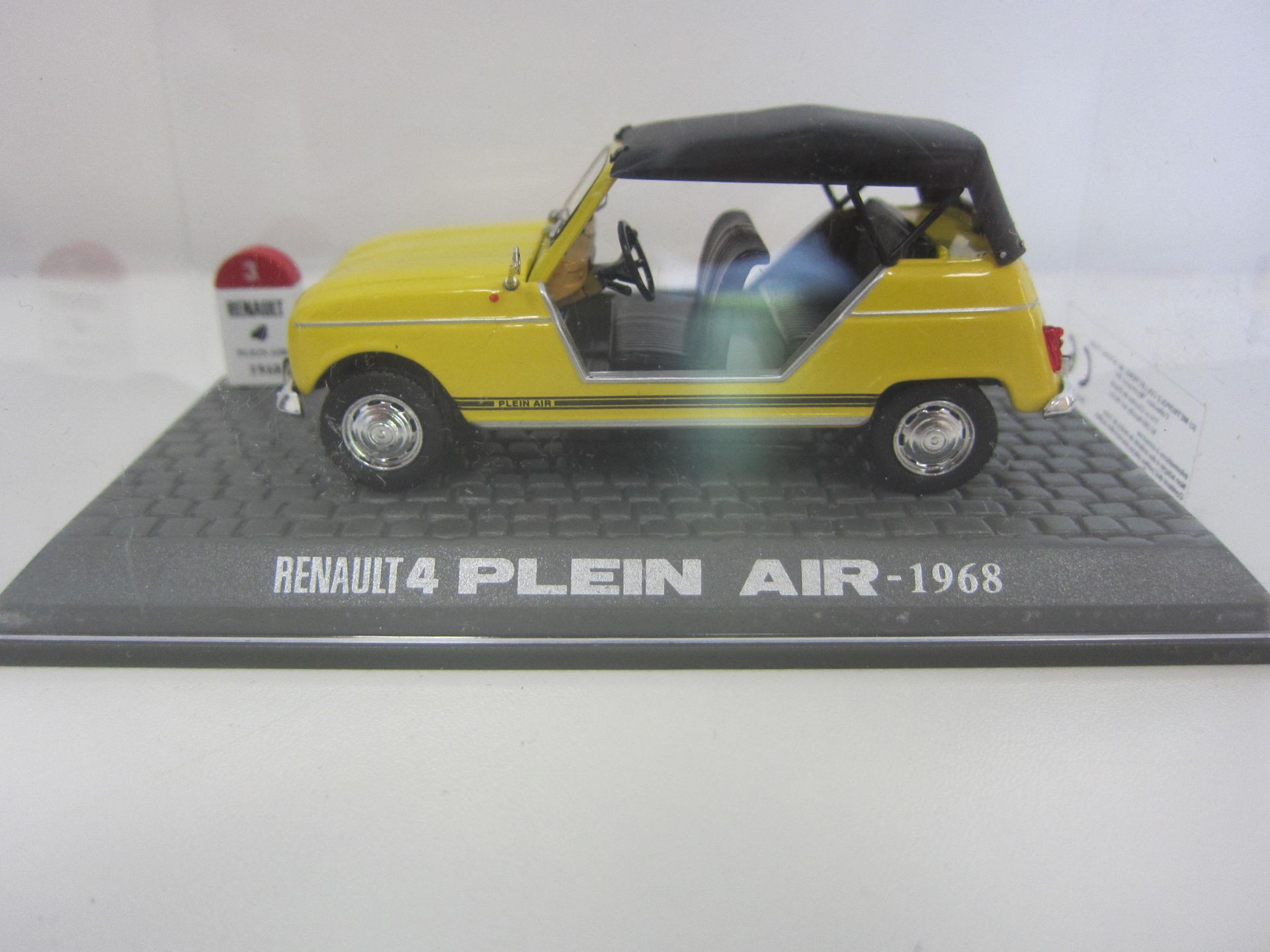 Null Miniatur-Auto 1/43ème RENAULT 4 Plein Air 1968, in seiner Box