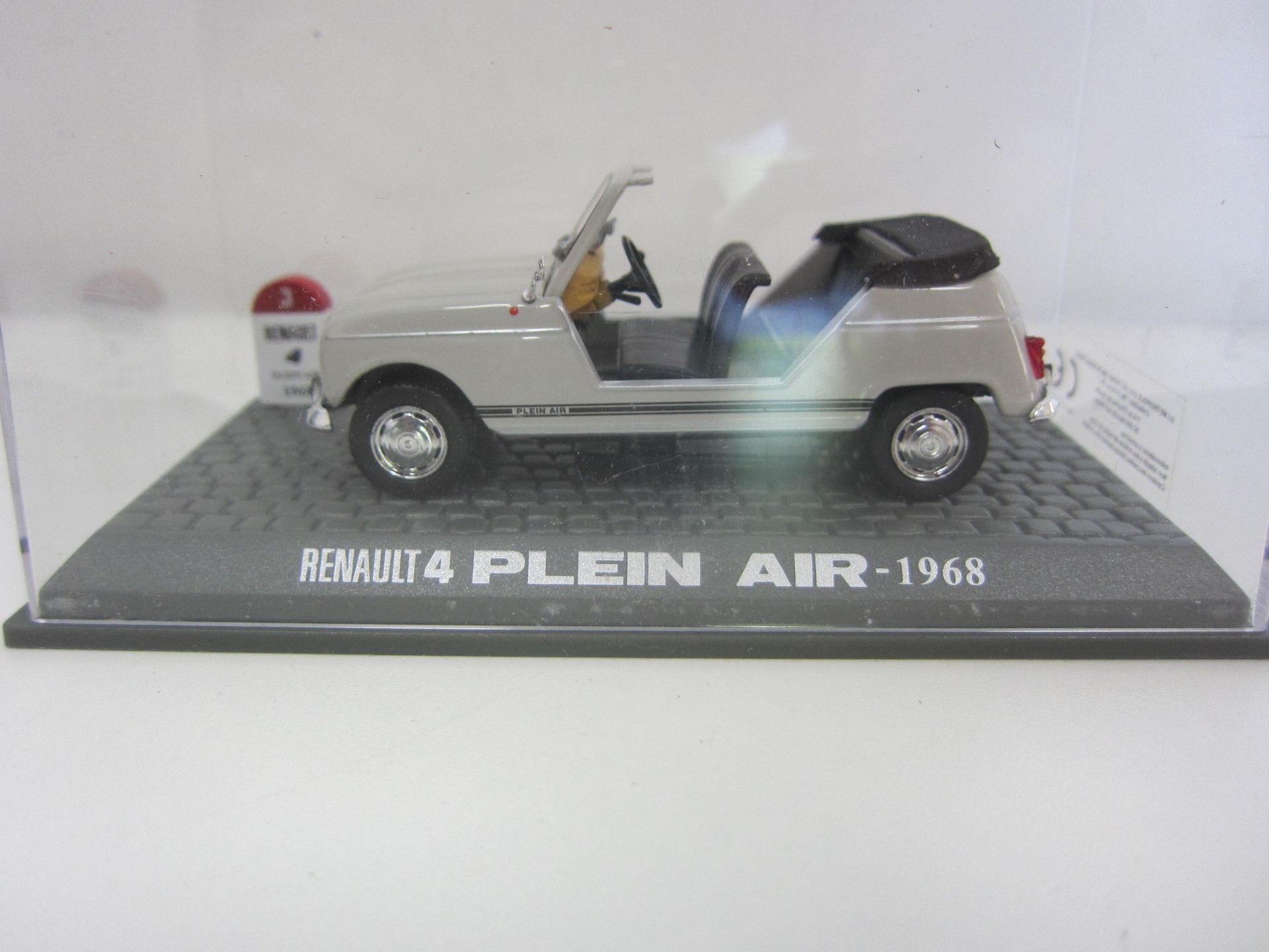 Null Miniatur-Auto 1/43ème RENAULT 4 Plein Air 1968, in seiner Box