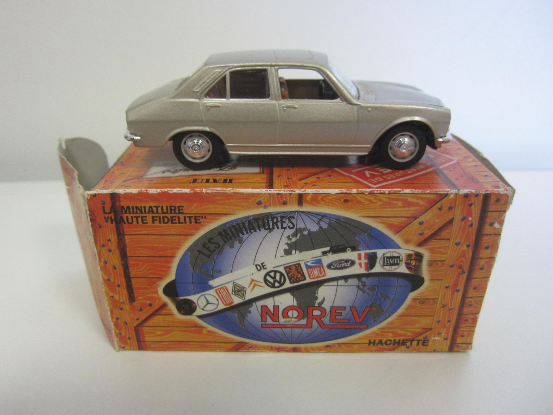 Null NOREV, Miniatur-Auto PEUGEOT 504, 1971, 1/43 in seiner Kartonschachtel