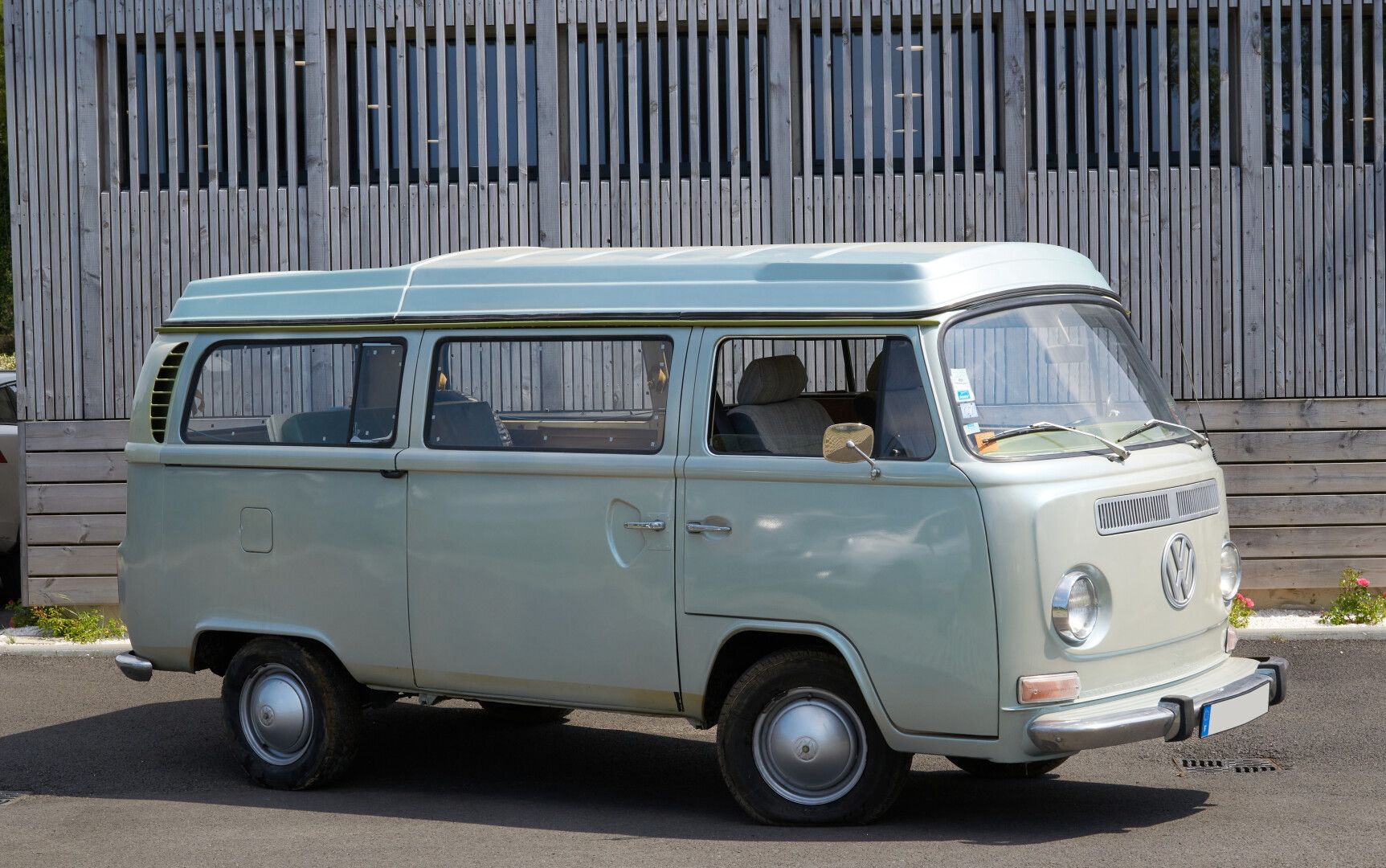 Null 
*VOLKSWAGEN Combi T2 fitted out - Year 1969 (lacks battery) - Additional c&hellip;