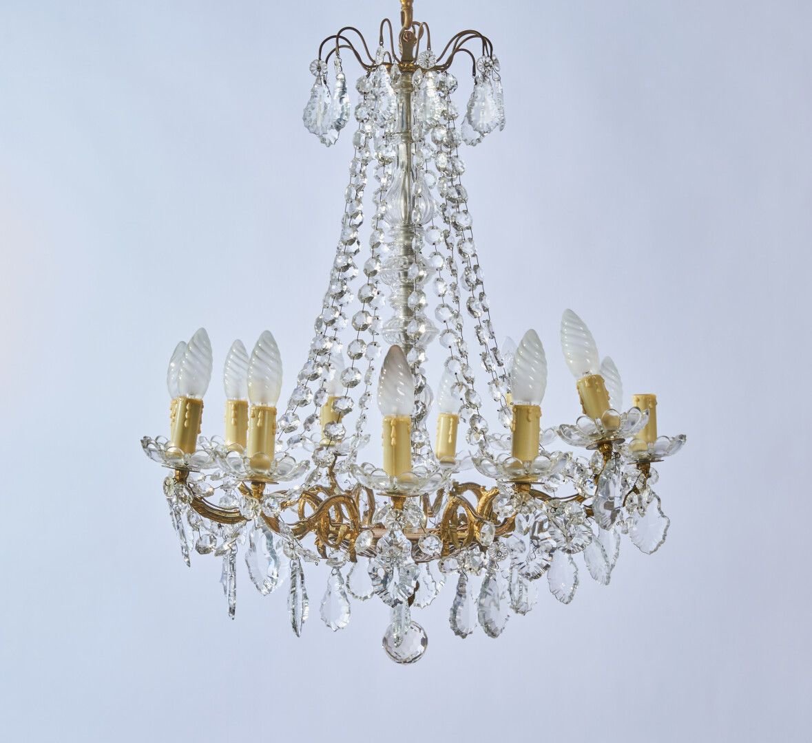 Null A twelve-light chandelier with pendants - H : 72 (to be restored)