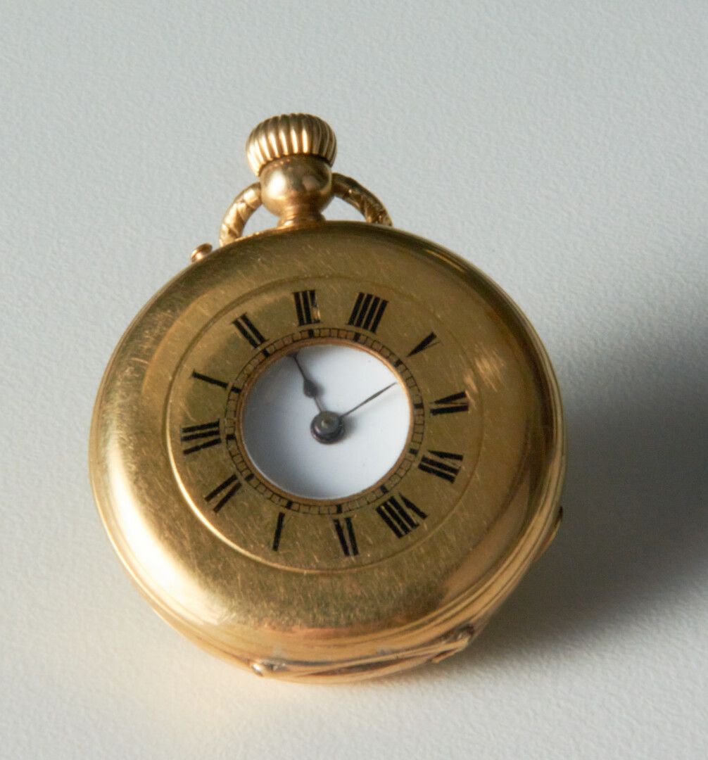 Null Une petite montre de col en or - poids brut : 31g