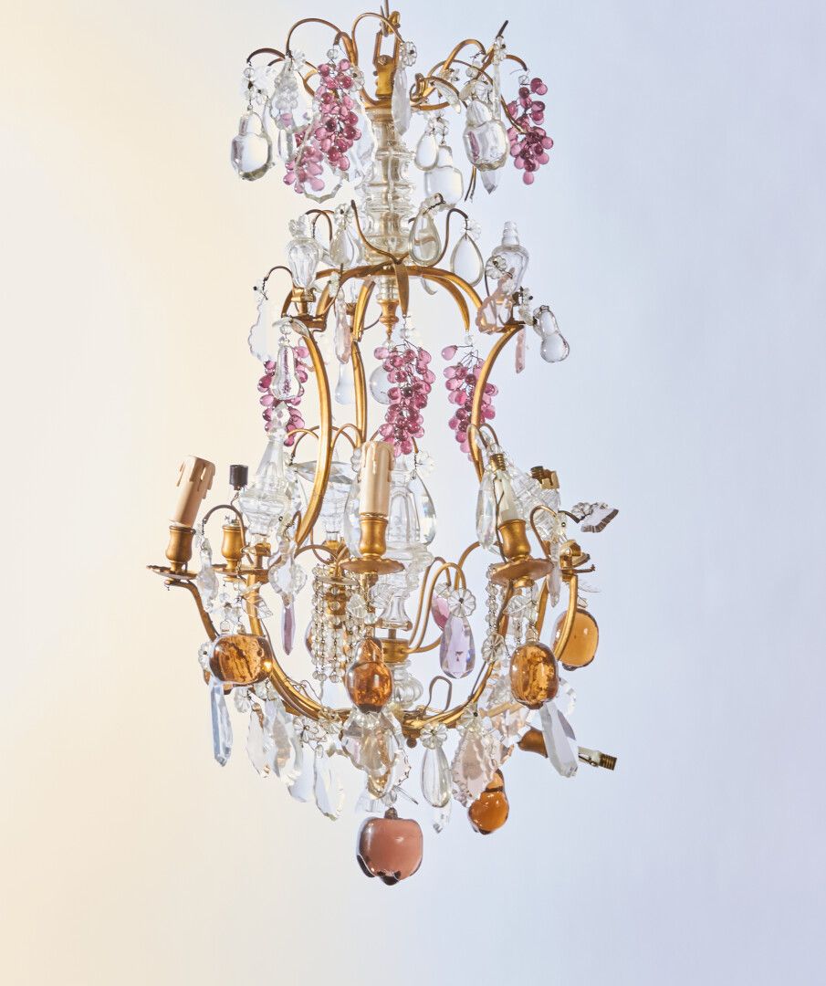 Null A large chandelier with grapes decoration - H : 77 (to be restored)