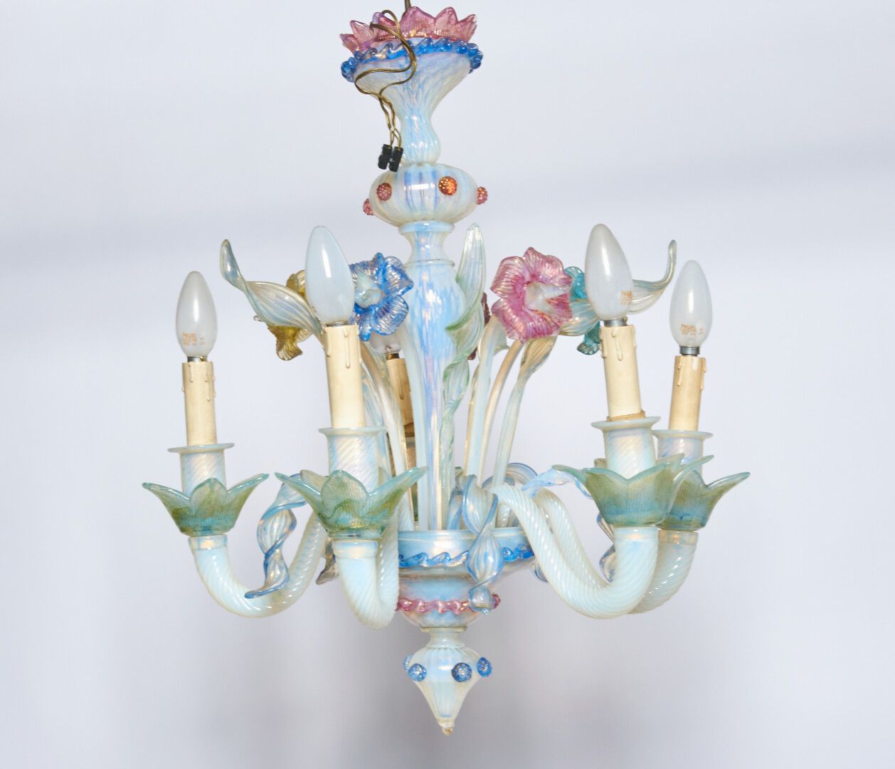 Null Un lampadario in vetro veneziano colorato - H : 55 (da restaurare)
