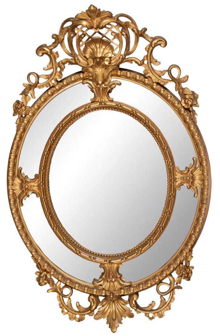 Null Un espejo ovalado con acristalamiento dorado. Finales del siglo XIX - 117x7&hellip;