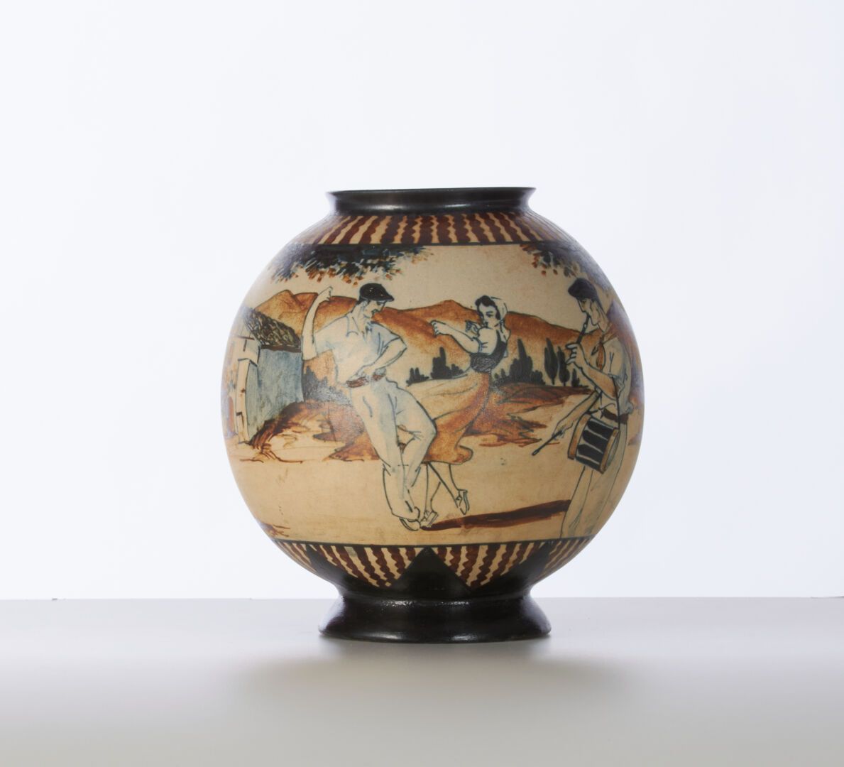 Null CIBOURE

Vase mit baskischem Tanzdekor signiert LE CORRONE - H : 21,5