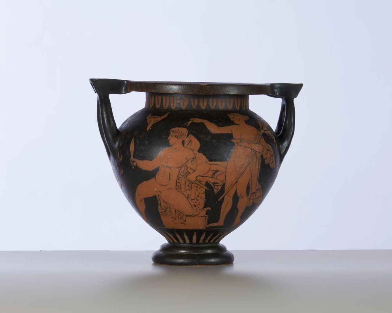 Null CIBOURE VE

一个新希腊风格的带柄花瓶，署名为LABAT - 高：24 直径：19（少量缺色）。