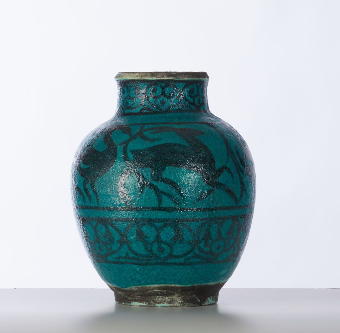 Null CAZAUX Edouard

Keramikvase mit rundem Tierdekor - H : 27 (Verschleiß)