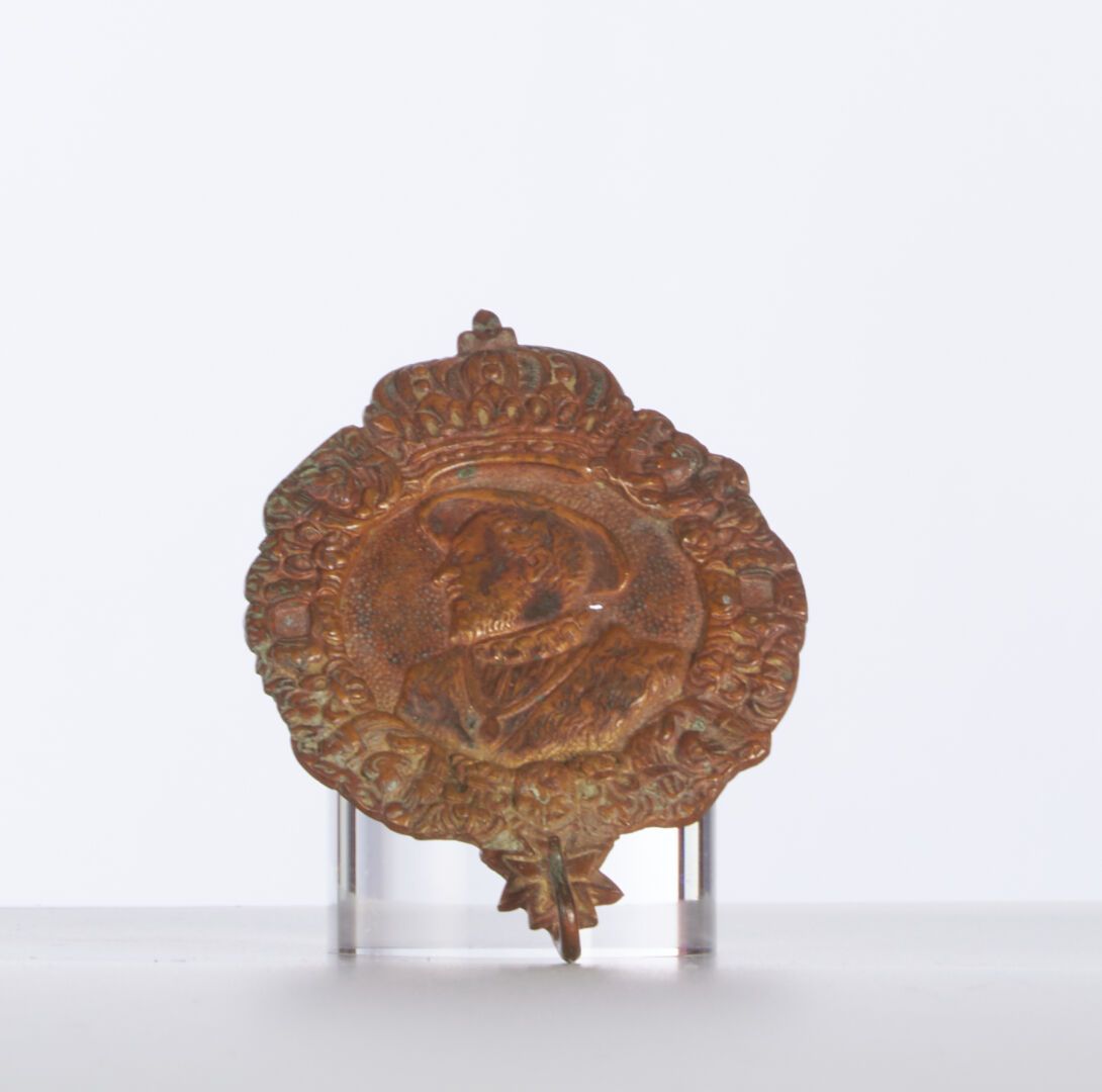 Null A watch holder decorated with the portrait of Henri IV in bronze (hole)