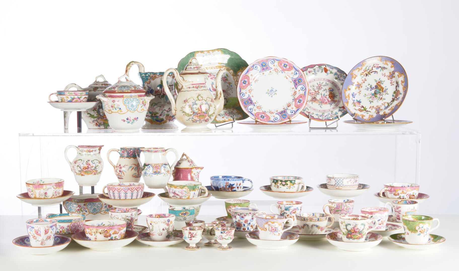 Null 一套非常重要的明顿瓷杯、浇壶、茶壶、蛋杯、酱缸、碟子等（44件，罕见的事故）。
