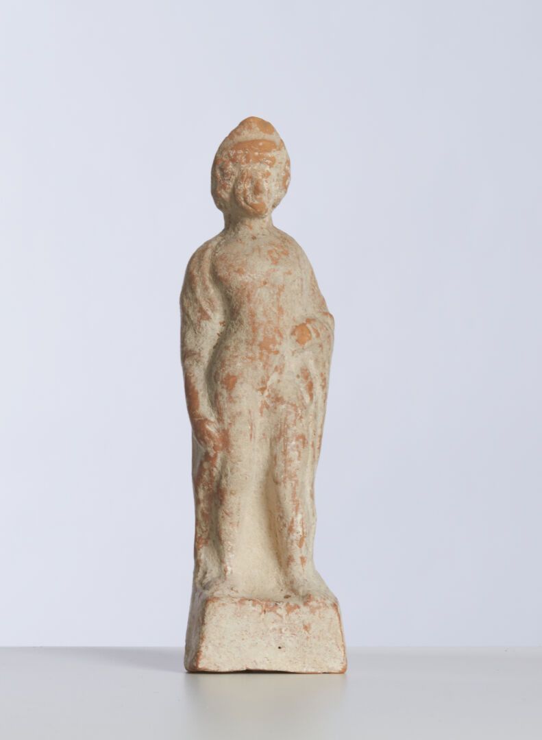 Null Votive statuette representing a young man standing on a base, his shoulders&hellip;
