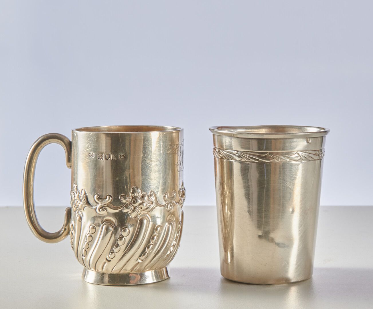 Null One English silver tumbler and one Minerva silver tumbler - weight : 186g