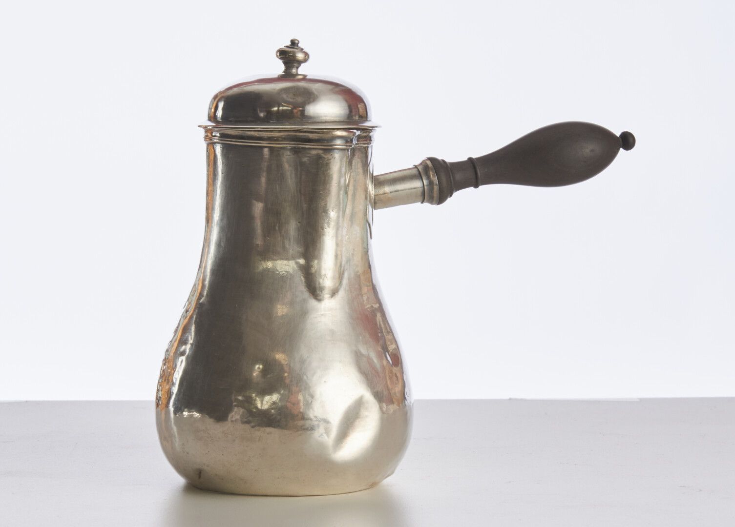 Null 一个18世纪的巴黎银咖啡壶 - 总重量：264克（印记褪色，有凹痕