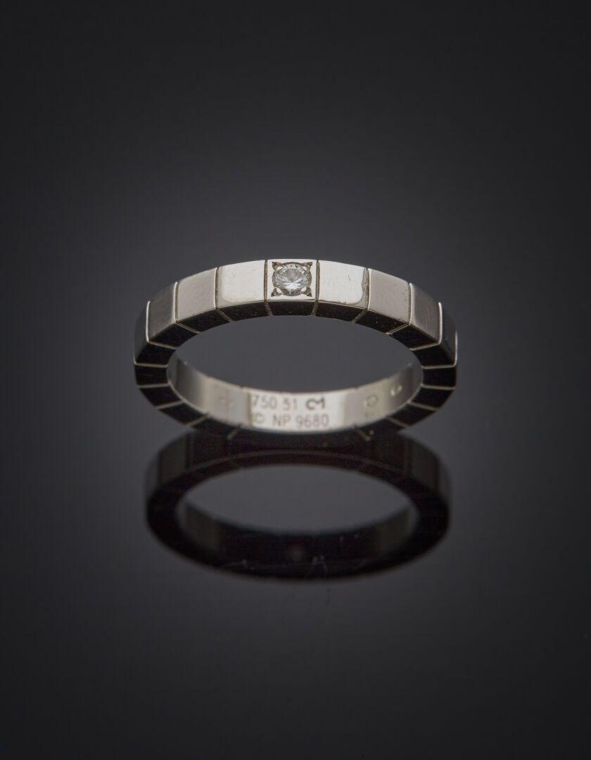 Null 卡地亚

ALLIANCE "方形 "白金（750‰），镶嵌一颗明亮式切割钻石。

签有CARTIER，并有编号。

手指：51。毛重：6克。