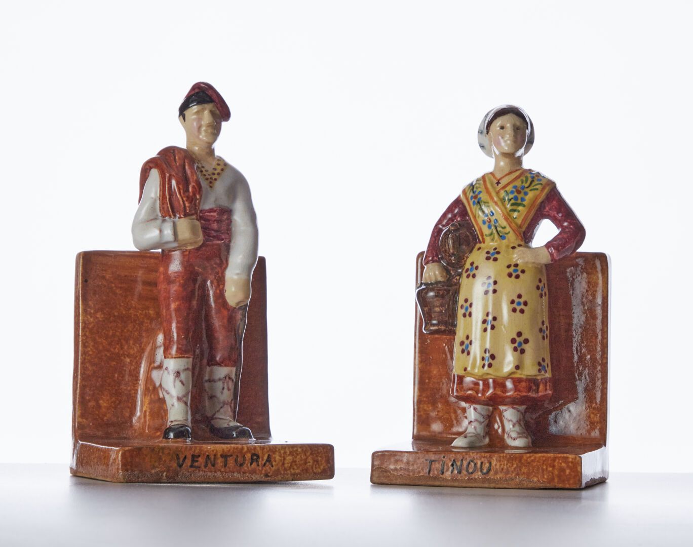 Null 
HENRIOT and LAFORGUE Jean (1901-1975)




A pair of bookends with characte&hellip;