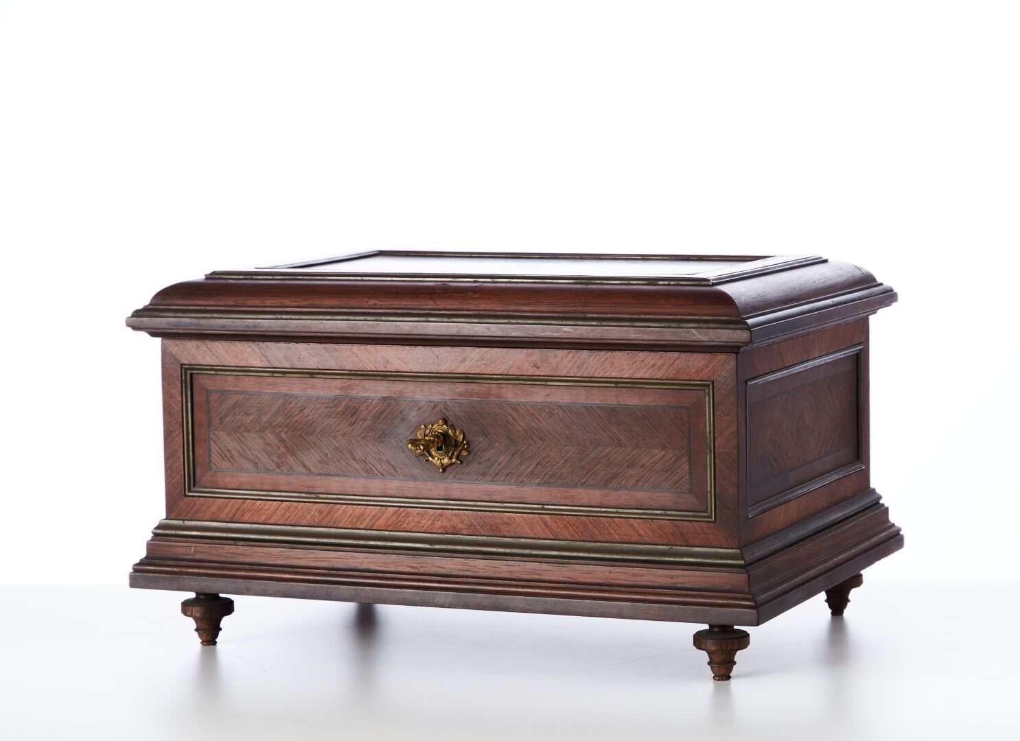 Null A rosewood and mahogany veneered box. Napoleon III lemon tree interior, wit&hellip;