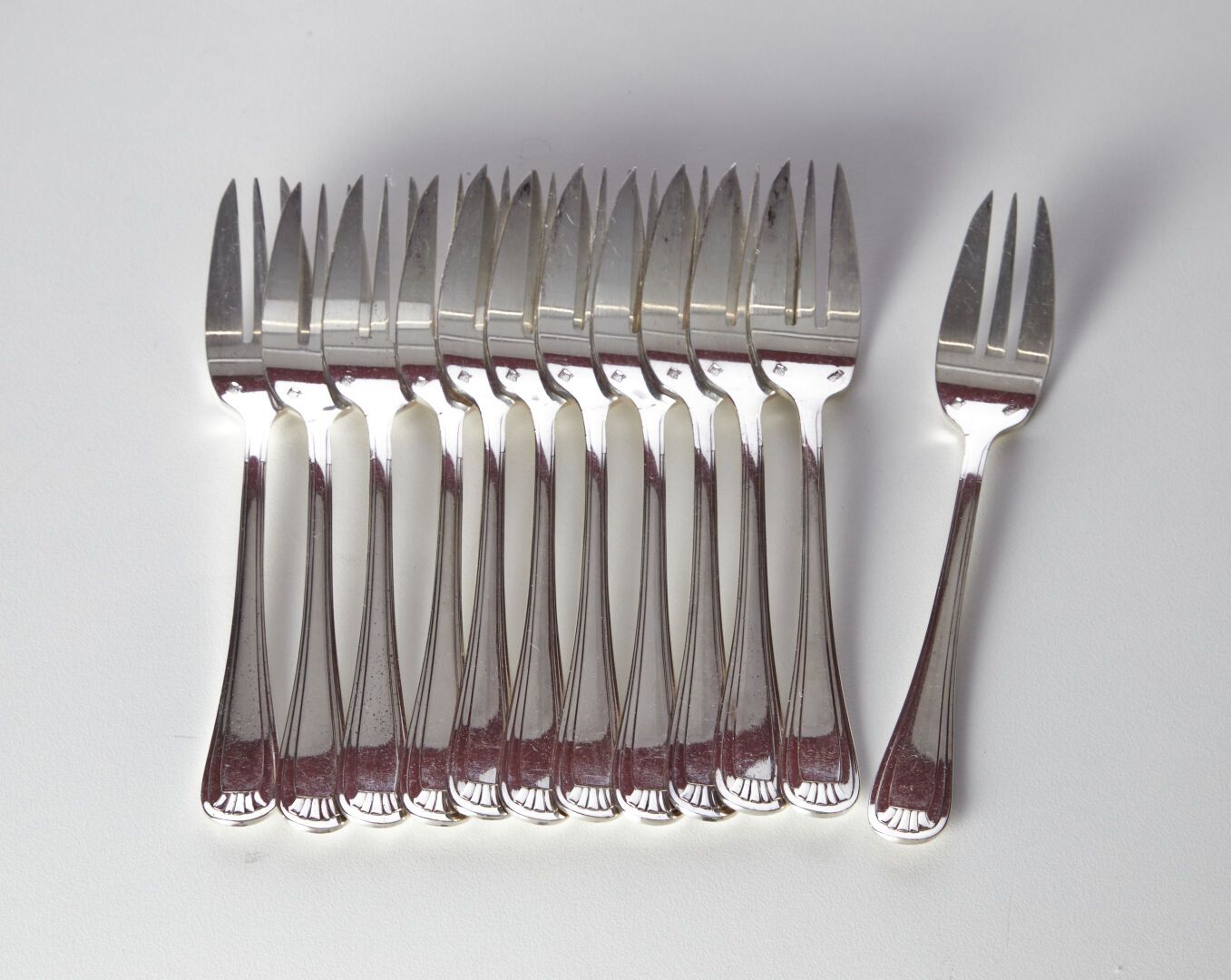 Null Twelve silver plated dessert forks, in their box