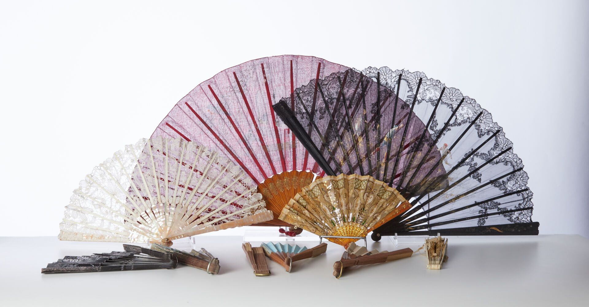 Null A tortoiseshell and sequins embroidery fan, a mother-of-pearl and lace fan,&hellip;