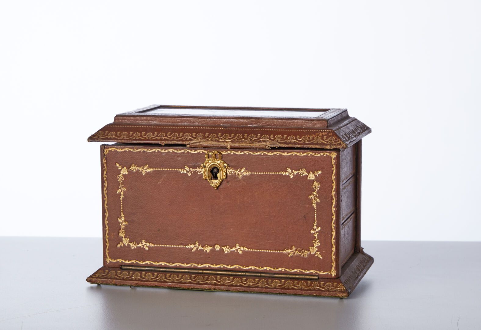 Null A small leather and embroidery jewelry box (accident)