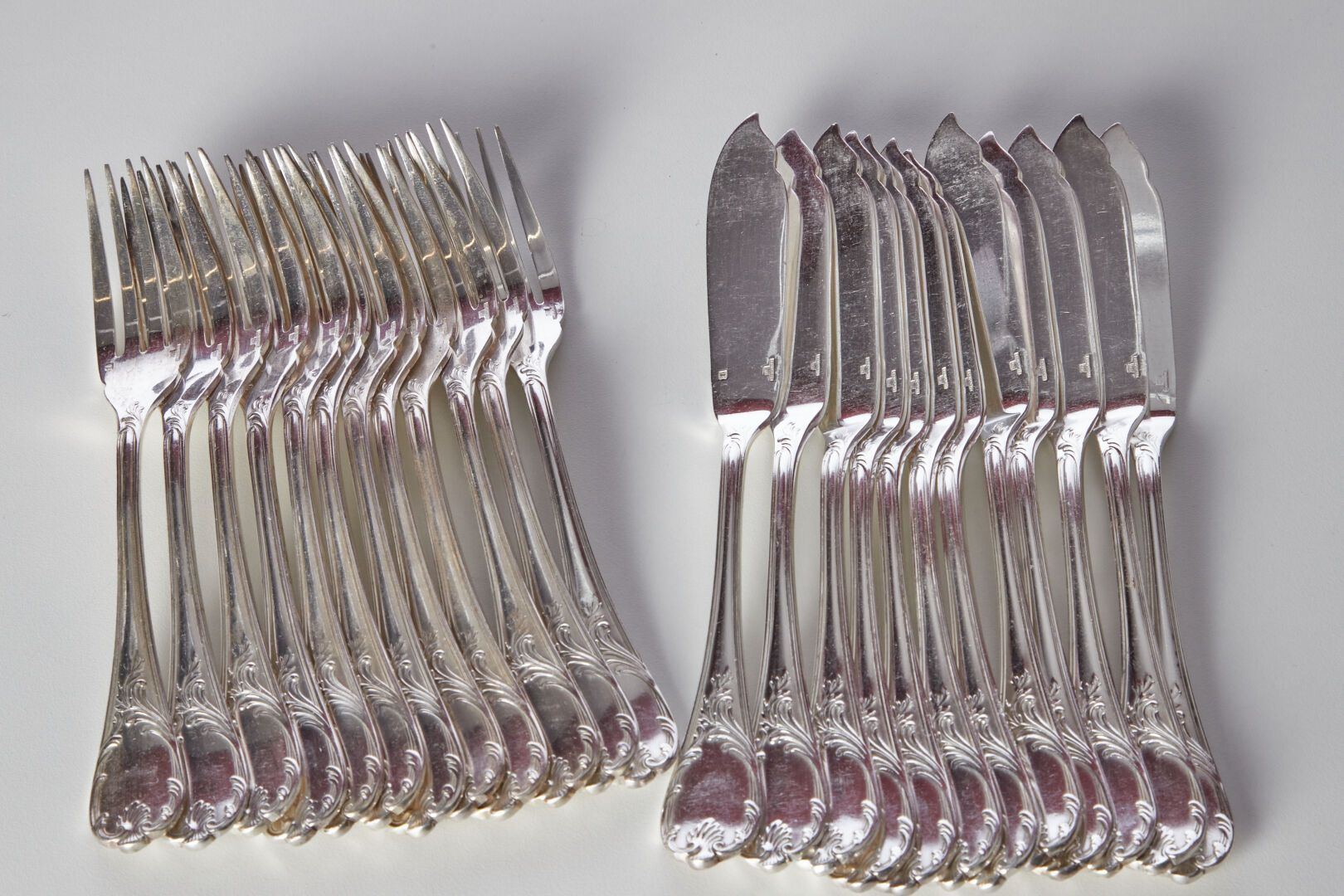 Null CHRISTOFLE

Twelve pieces of silver plated fish cutlery