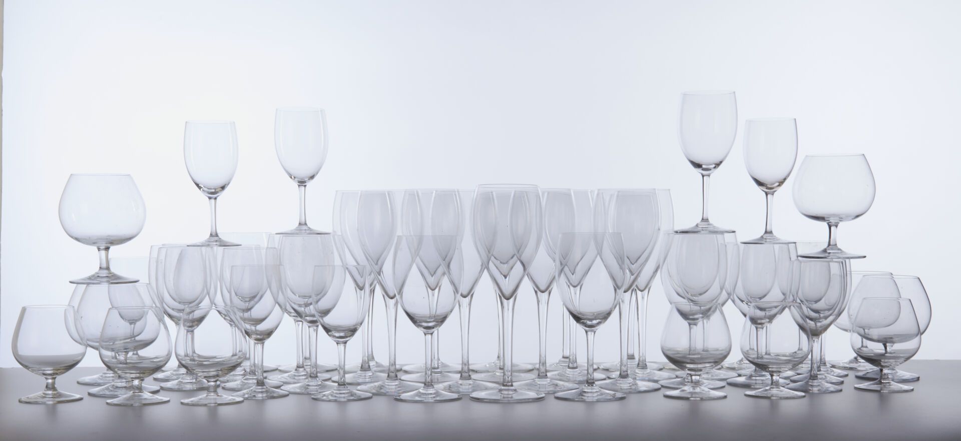 Null BACCARAT

Un ensemble de cinquante-cinq verres en cristal comprenant quinze&hellip;