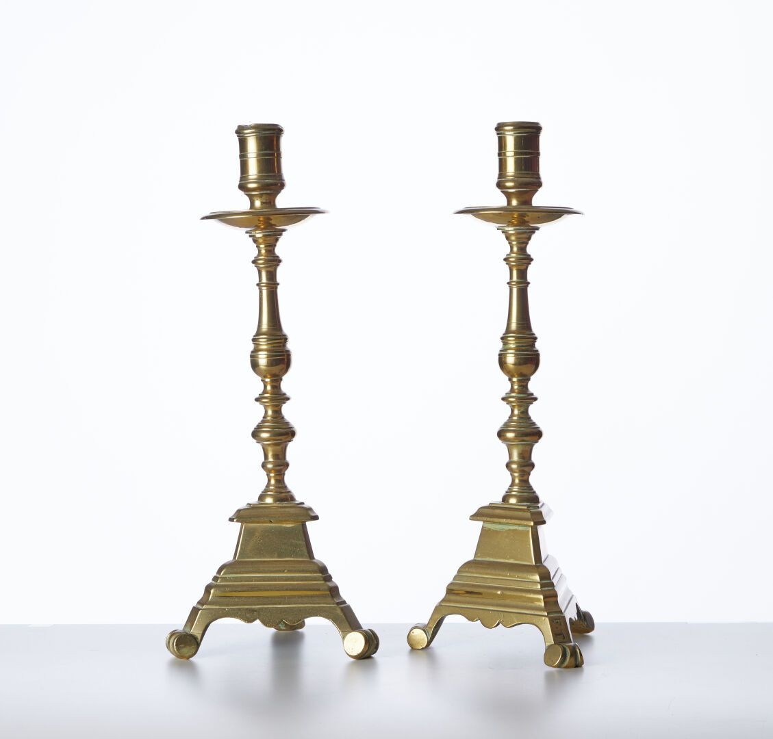 Null A pair of bronze tripod candlesticks 17th century - H : 41