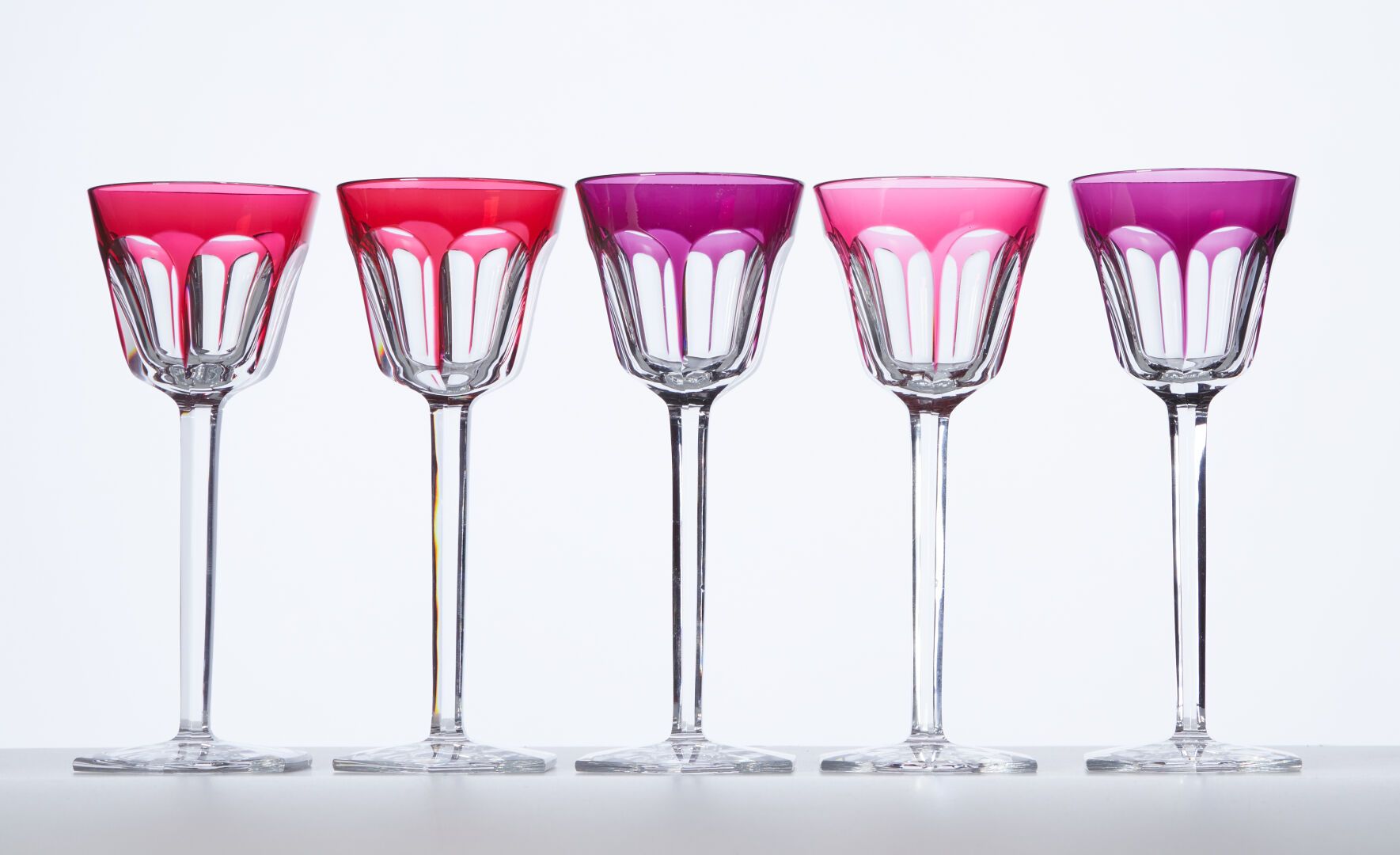 Null BACCARAT

Cinq verres à vin du Rhin en cristal taillé