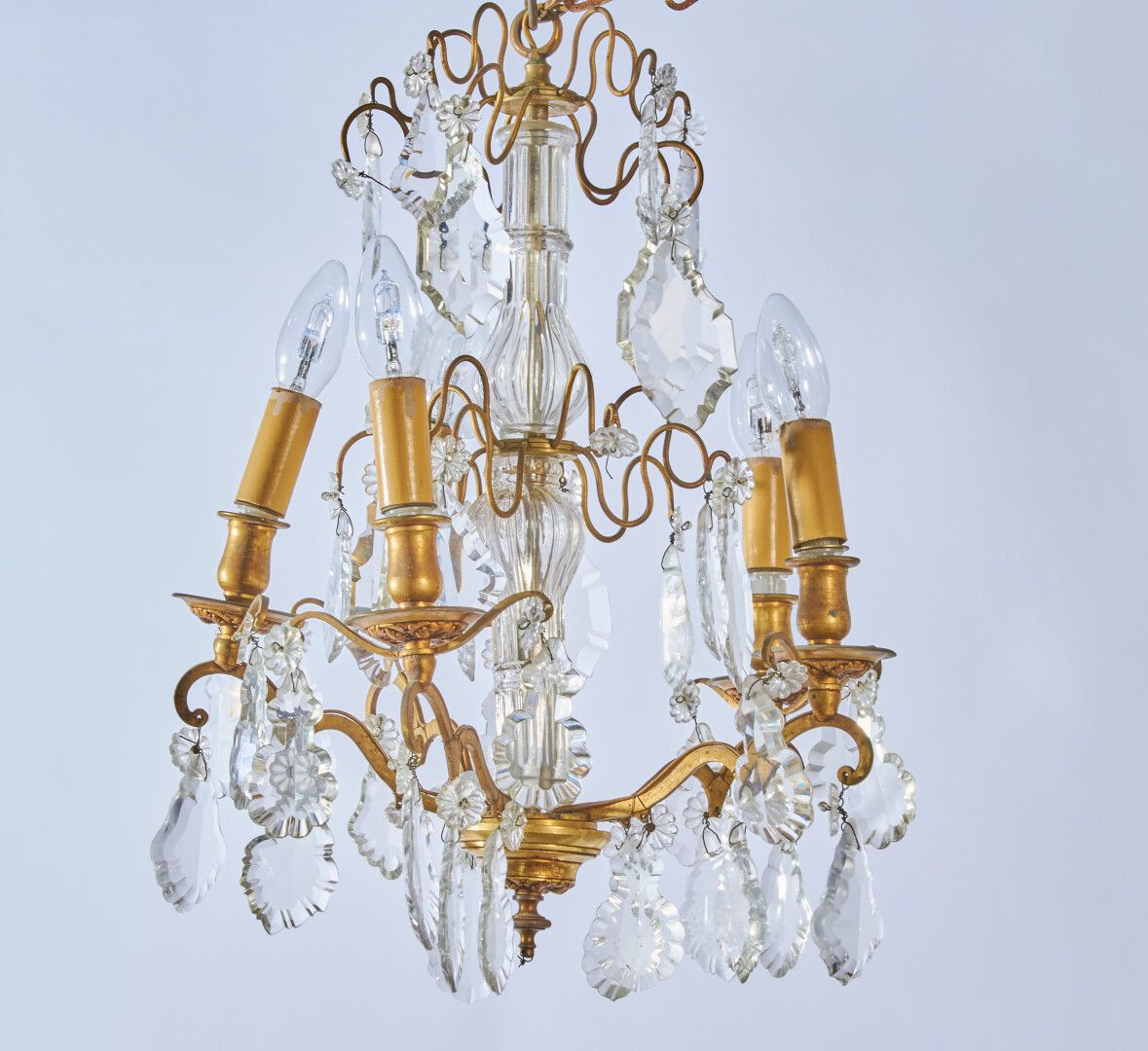 Null A small five-light chandelier with pendants - H : 51 (to be restored)