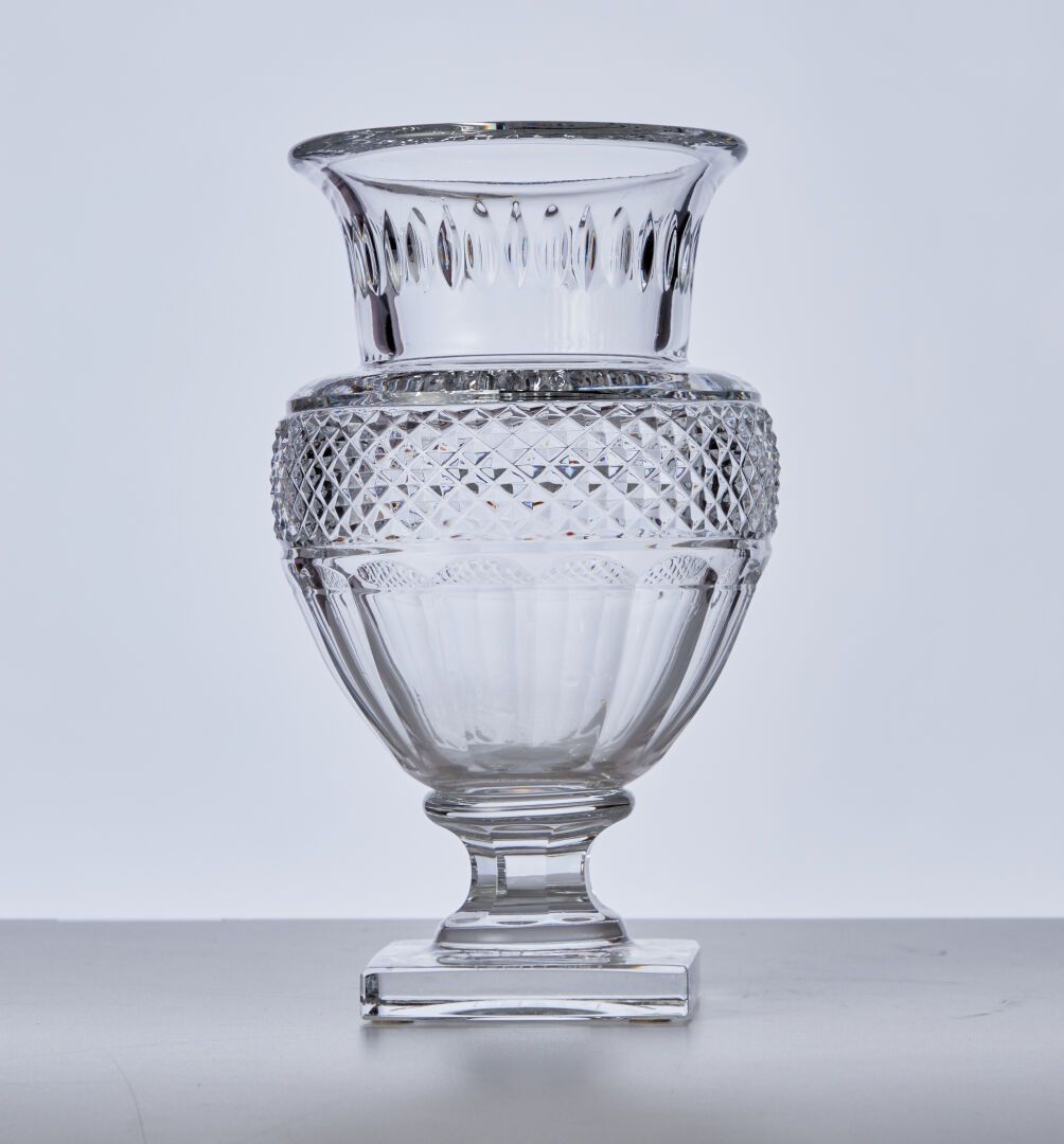 Null BACCARAT

Un vase à piédouche en cristal taillé marqué "Musée des cristalle&hellip;