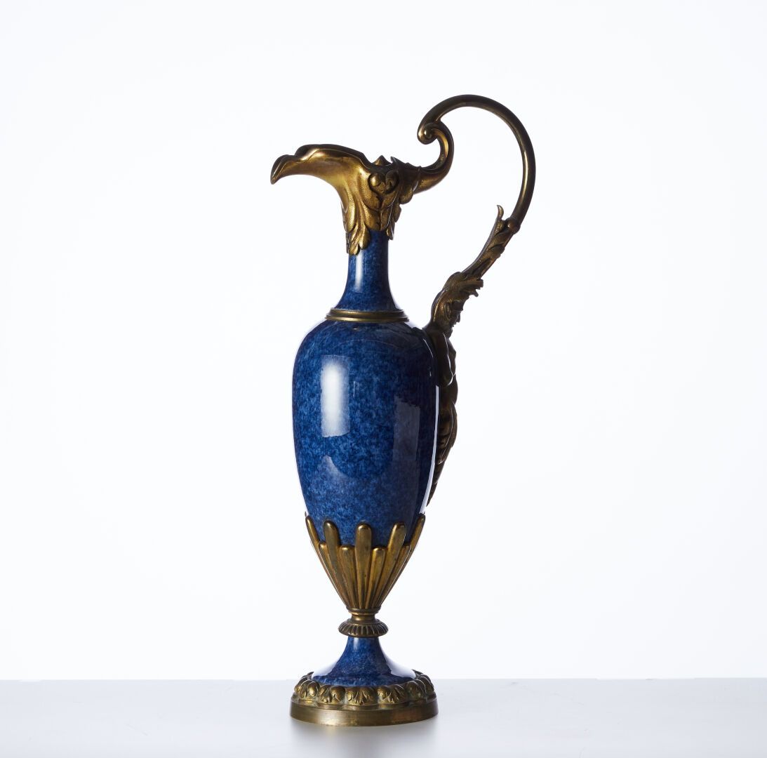 Null An earthenware and gilt bronze ewer with satyr decoration - H : 52,5