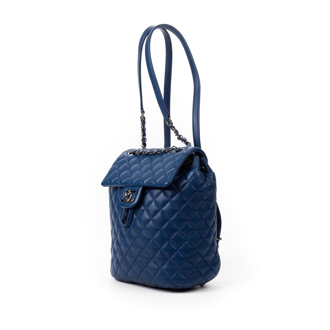 Null CHANEL

Backpack

Back pack 



Blaues, hart gequiltetes Leder

Blue quilte&hellip;