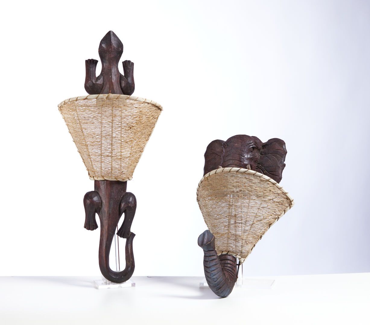 Null Pair of wall sconces

Decorated with elephant and crocodile

H : 48 cm