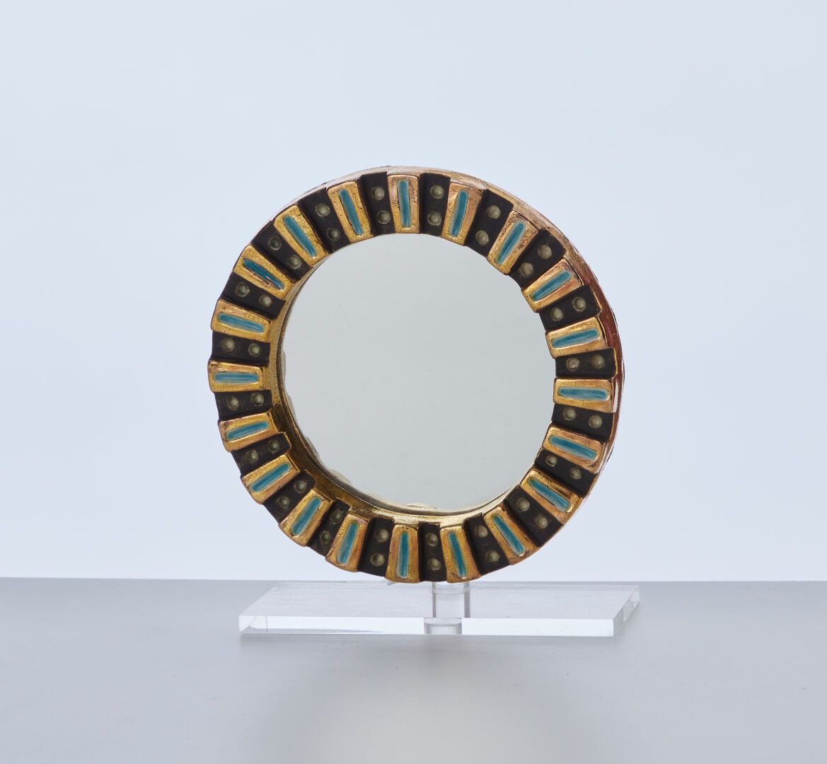 Null 
米特-埃斯佩尔特（1923-2020年）

圆形镜子

带有黑色、蓝色和金色釉面的冲压陶器

1948年左右创建的模型

直径21厘米



参考文&hellip;