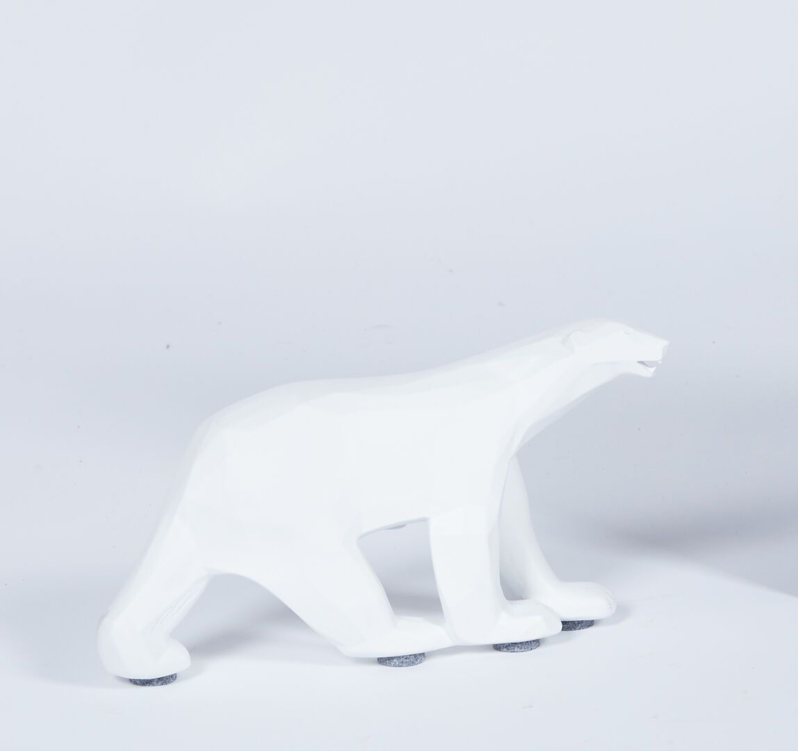 Null Richard ORLINSKI (生于1966年)

泰坦的冲突，白熊后庞庞，2020年

树脂雕塑

签名在左前爪上

在其原包装盒中

高：12&hellip;