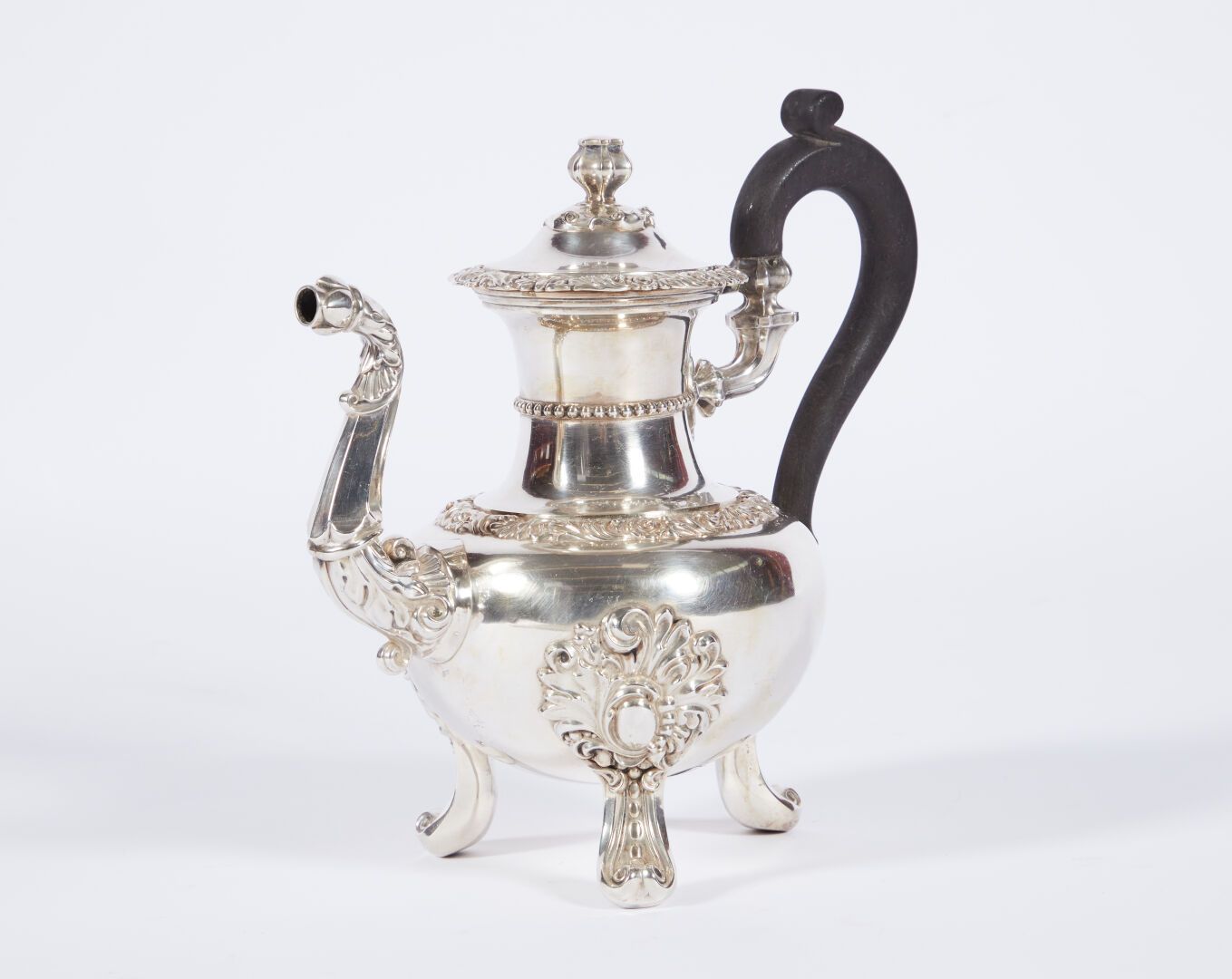 Null 路易十五风格的银质茶壶

标记的Minerva

毛重：763克
