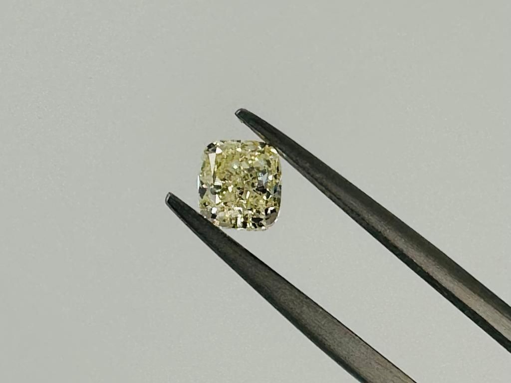 Null DIAMANTE 0,9 CT FANCY GIALLO CHIARO PUREZZA SI2 - TAGLIO CUSCINO - CERTIFIC&hellip;