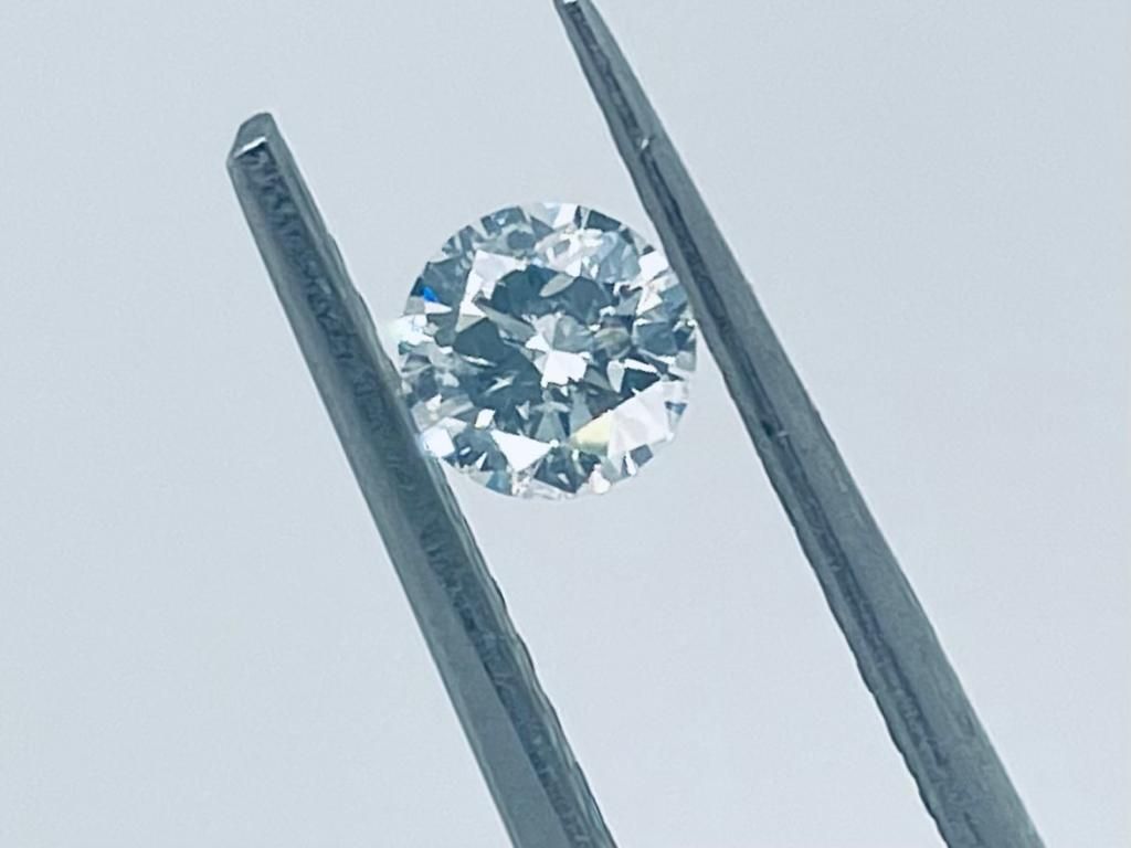 Null 钻石 0.37克拉 颜色 F 纯度 i1 - 明亮式切割 - 证书编号 - C21224-25