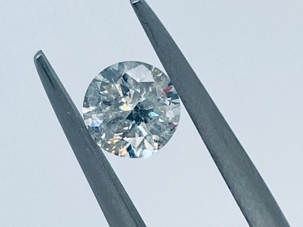 Null 钻石0.75克拉

颜色H，淡灰色

透明度 I1

亮丽的切面

AIG认证

C20912-1
