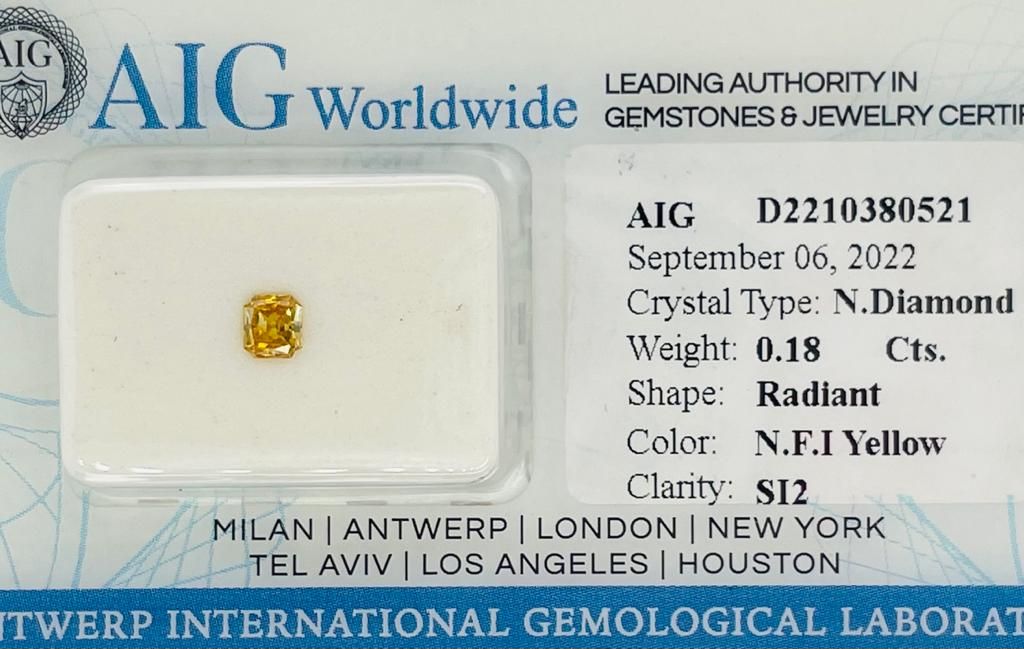 Null 0.18克拉深色钻石 - si2 - 雷迪安切割 - AIG证书 - F20901-11