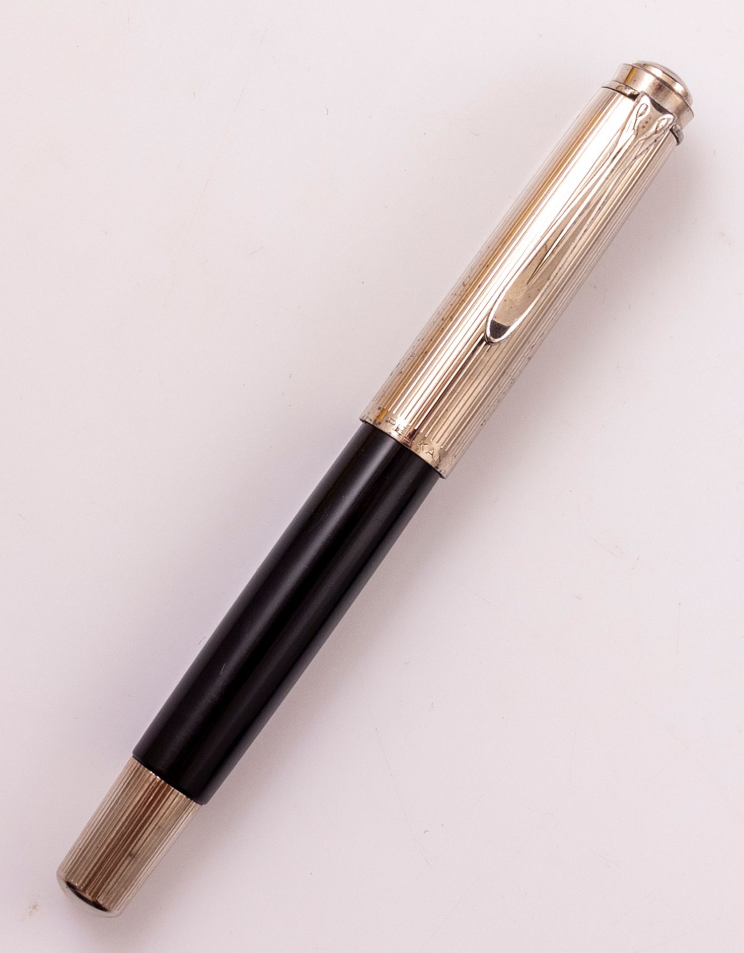 Pelikan M400 Fountain Pen Penna stilografica Pelikan M 400, nera con cappuccio a&hellip;