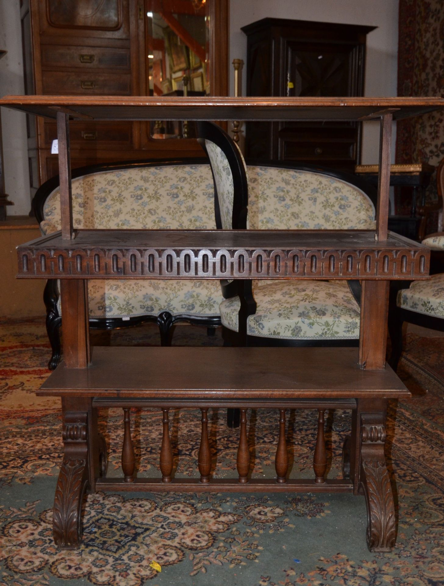 Null 文艺复兴中期的长方形木雕餐具柜，由两个托盘组成，其顶部有一个升降系统（褪色的单板，有待修复） - 高度（升降托盘100厘米x宽度90厘米x深度50.5&hellip;