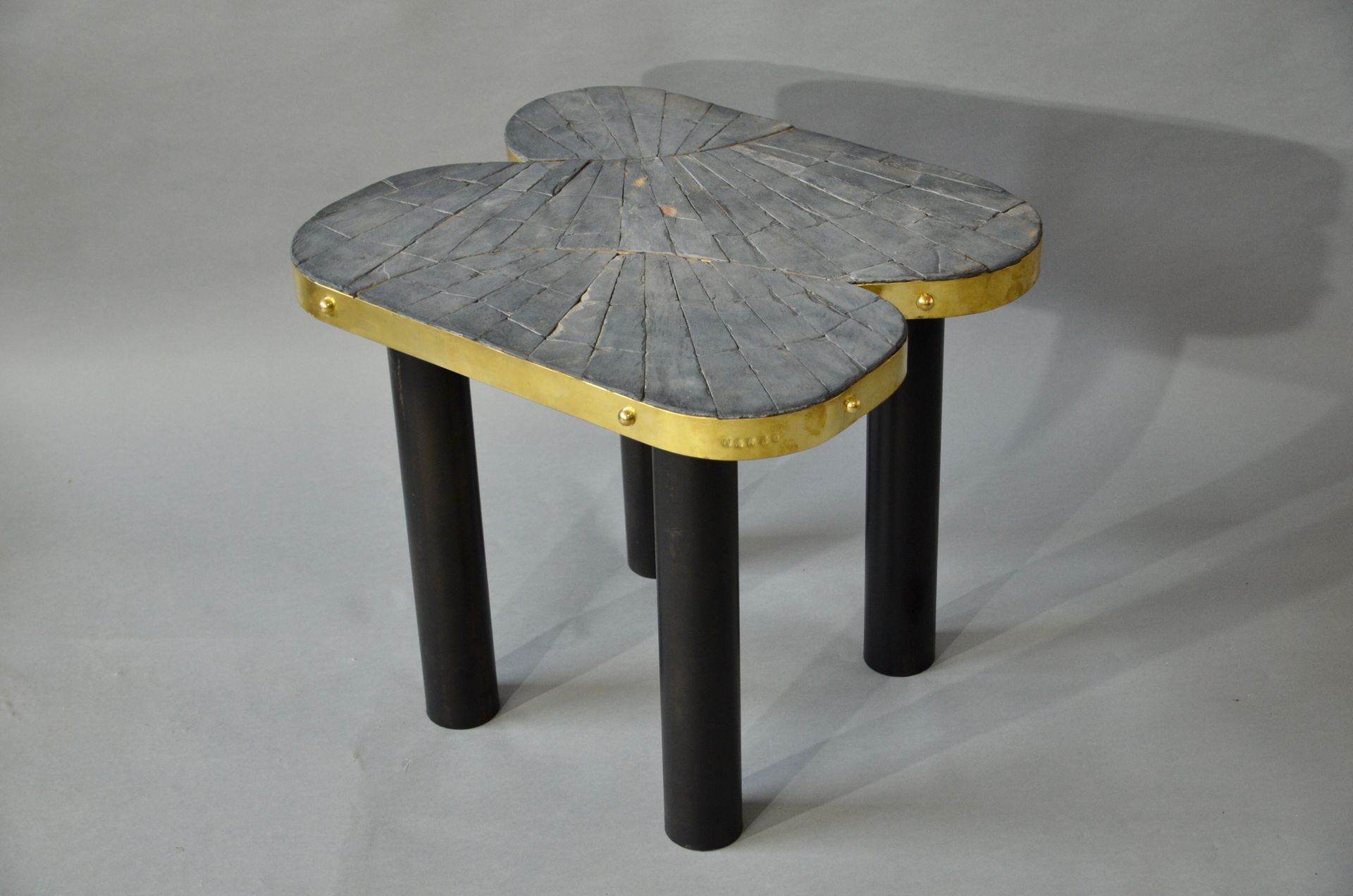 MARKO (1962 – contemporain) Small side table or "bout de canapé" with slate-inla&hellip;